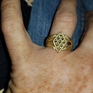 14kt yellow Gold Ring Diamond cut Detailed ring 7